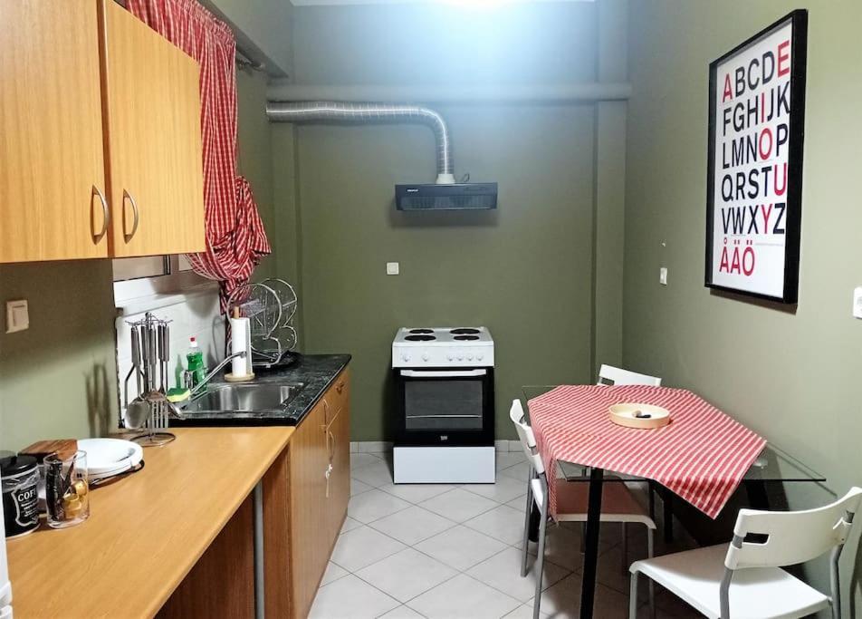 Traveler'S Nest - Central Apartment Триполис Екстериор снимка